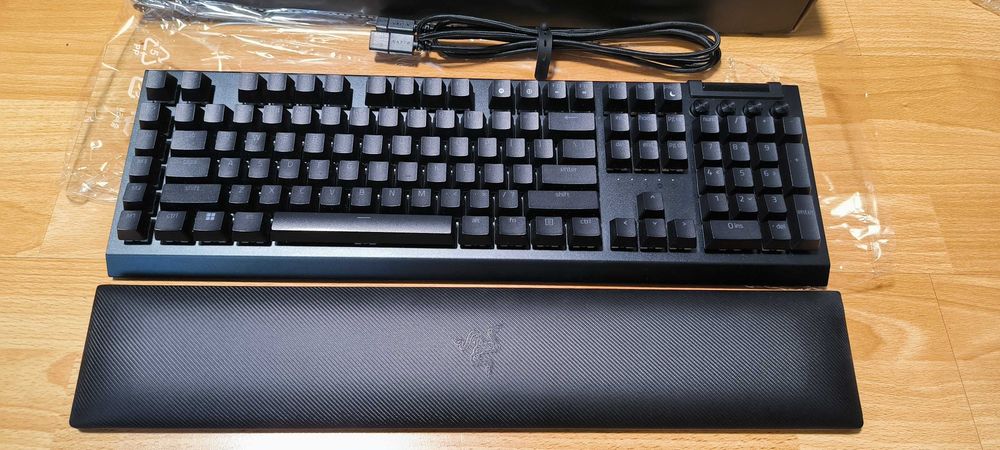 Razer BlackWidow V4 Green Switch | Gwarancja | Jak nowa nieużywana.