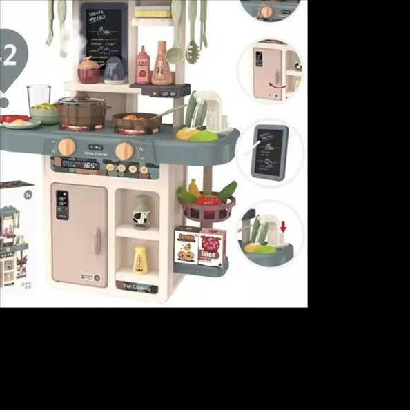 Дитяча кухня з аксесуарами для повного занурення в гру