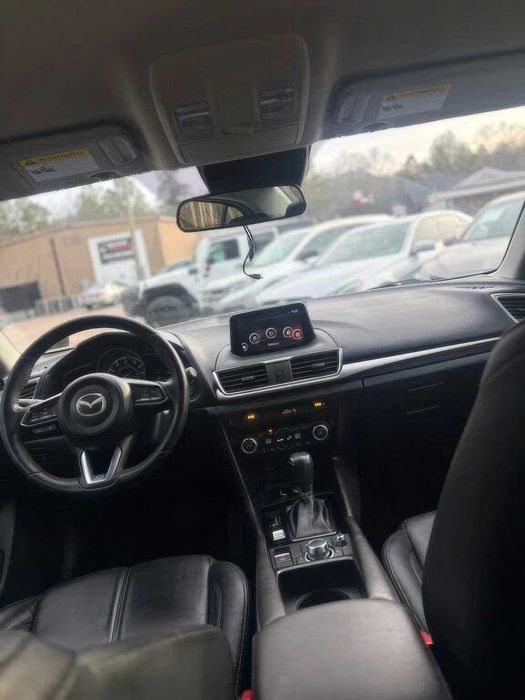 Mazda 3 Touring      2018