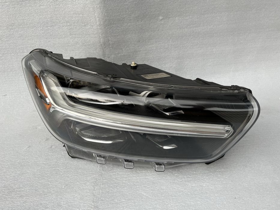 Фара права Volvo XC40 2019 2020 2021 2022 LED америка