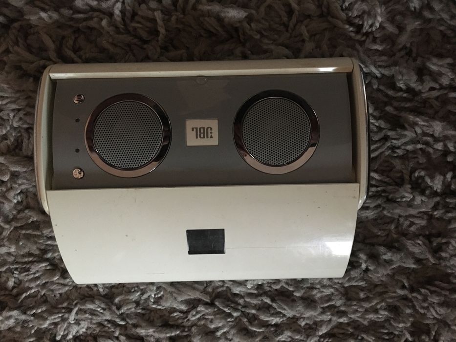 Продам портативну колонку JBL
