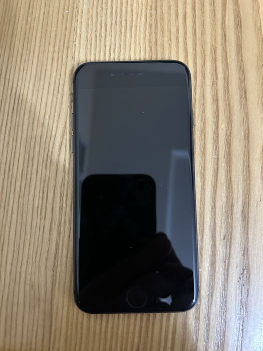 iPhone 8  ідеальний