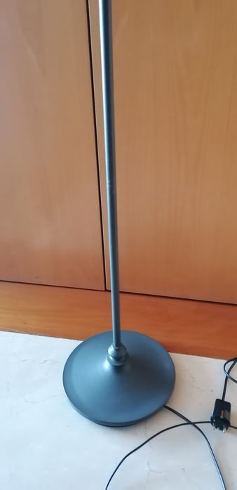 Candeeiro de pé com abajur