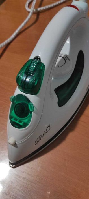 Продаю утюг  FIRST