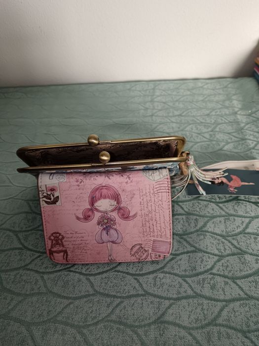 Carteira com porta moedas, fecho e porta cartões