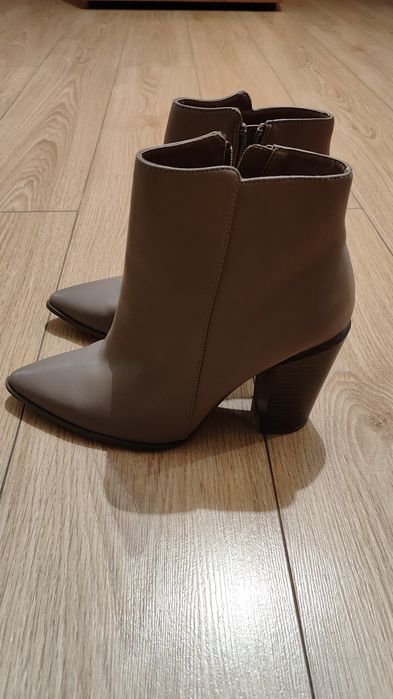 Buty zimowe - nowe-kolor kawa z mlekiem , rozm 39-40