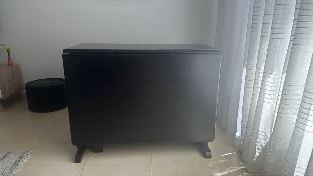 Mesa de jantar holandesa em madeira maciça