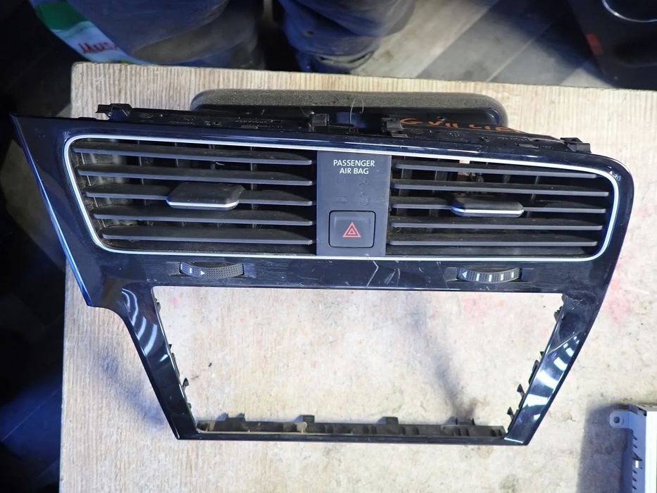 VOLKSWAGEN GOLF VII LIFT KRATKA NAWIEWU ŚRODEK 5G1815736C