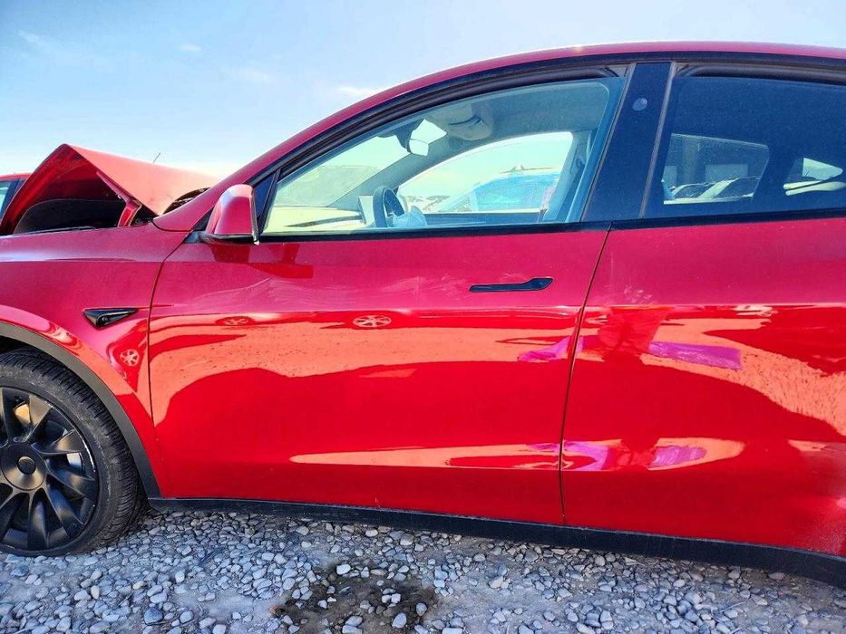 Tesla model y 2023 long range