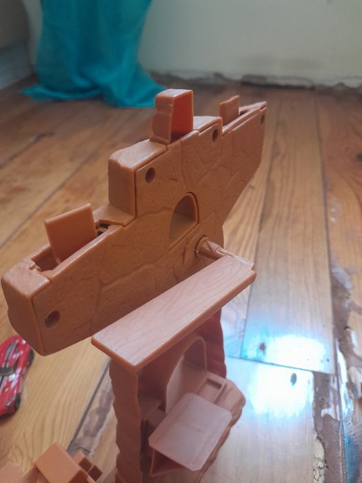 Pista de corridas com 5 carros da hotweels