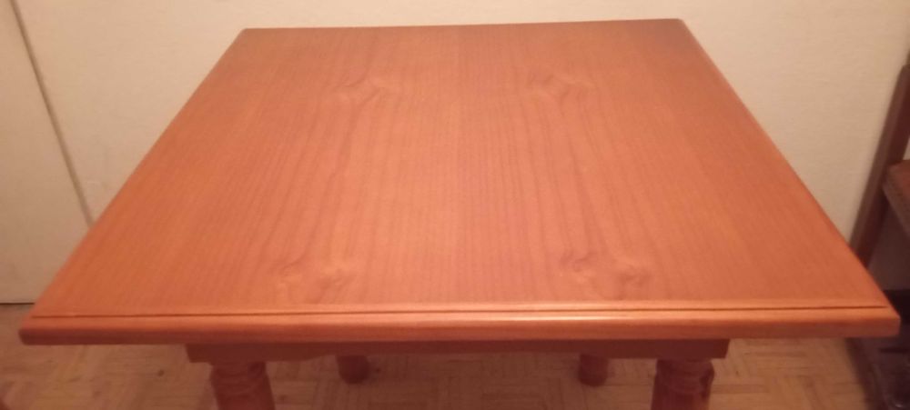 Mesa de cozinha em madeira maciça