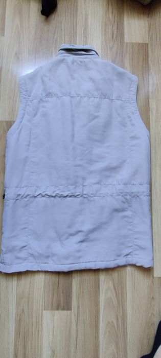 Kamizelka koloru szargo