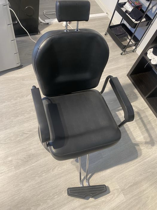 Rampa de lavagem de cabeleiro e cadeira de barbeiro