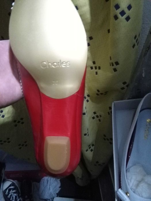 Malas Branca e vermelha,sabrinas,socas ,sandalias Lilás ,mules em Pele