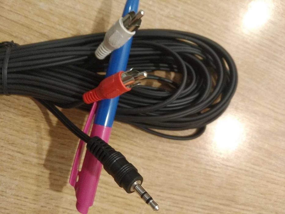 Dwa 10 metrowe kable audio.