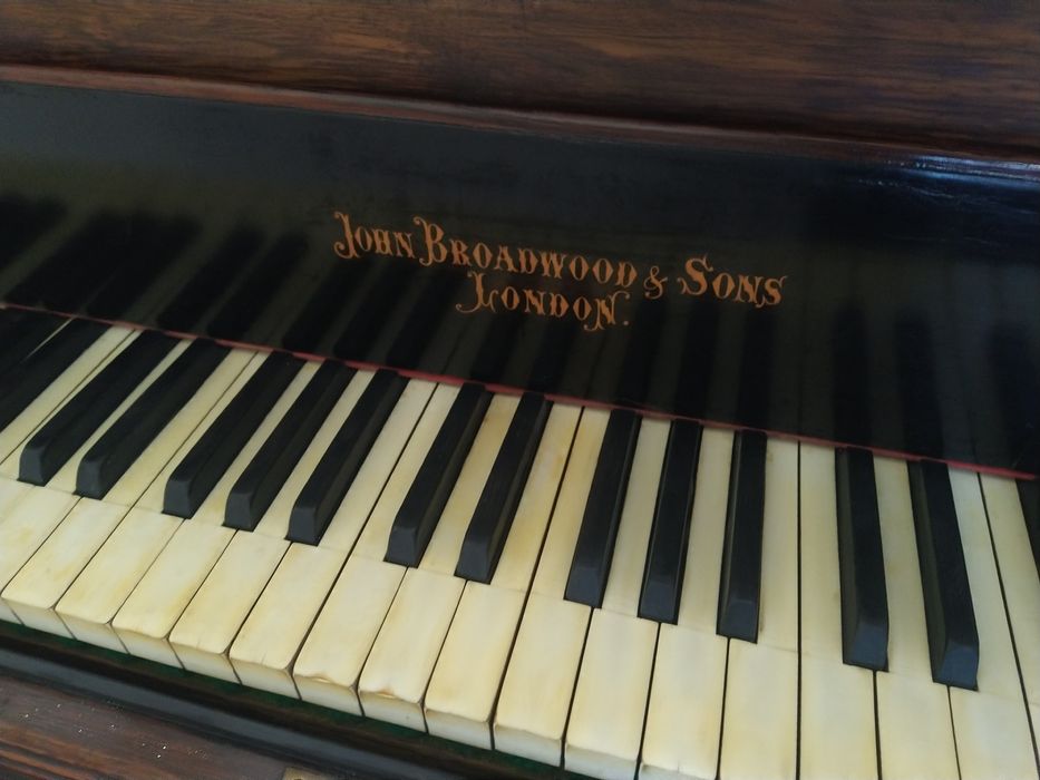 Piano de cauda John Broadwood & sons London