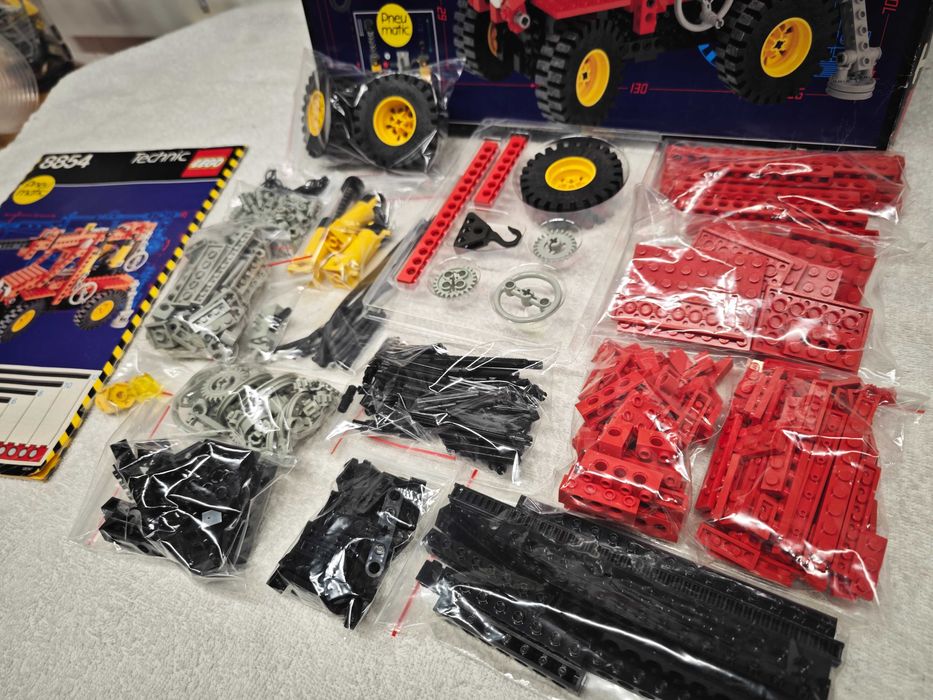 Lego Technic 8854 "Power Crane"; 1989; [75]