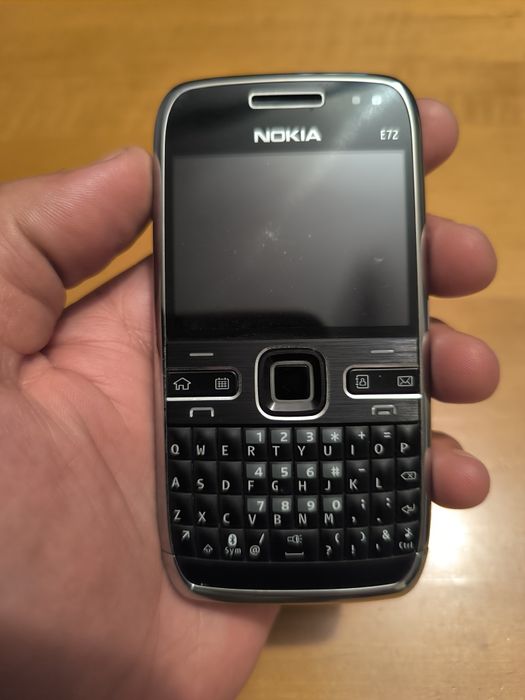Nokia E72 igiełka stan bardzo dobry + oryginalne etui Nokia