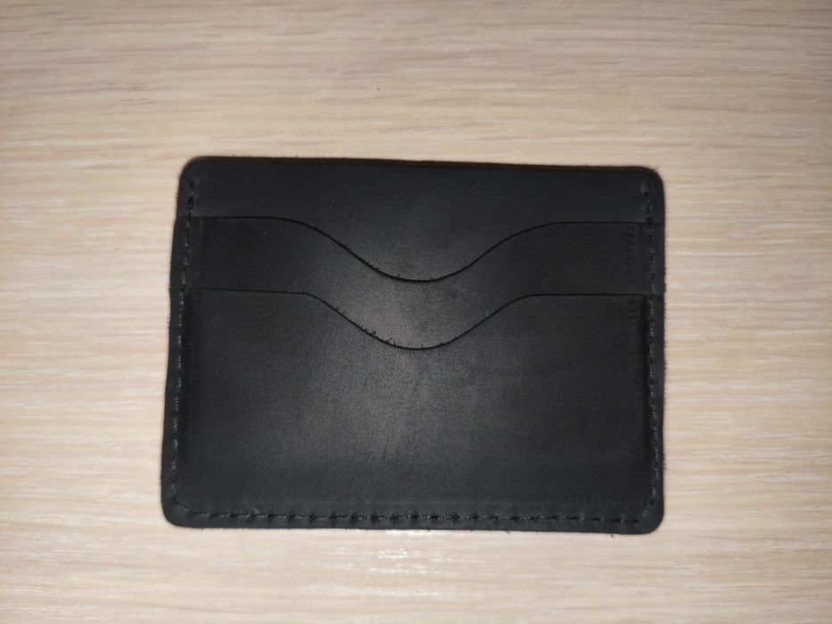 Шкіряна карточниця чорного кольору
