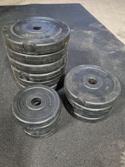 Obciążenia 2.5kg, 1.25kg i 0.75kg pokryte kompozytem