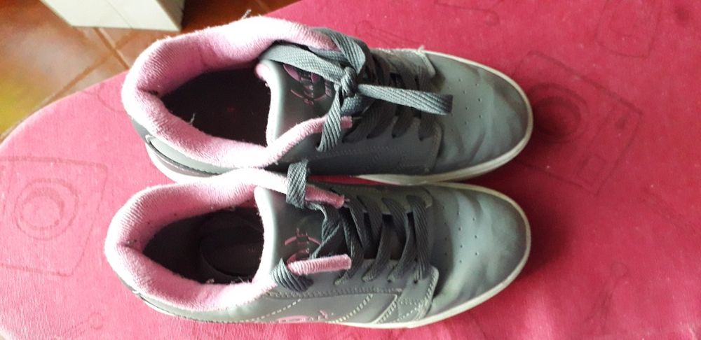 Tenis/ sapatilhas Hellys tam 36,5. Bom estado.

Entrega em mão em Vila