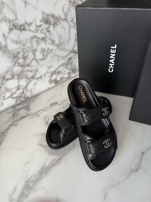 Klapki chanel black leather