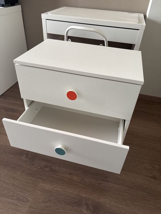 Mesa de cabeceira / comoda criança IKEA