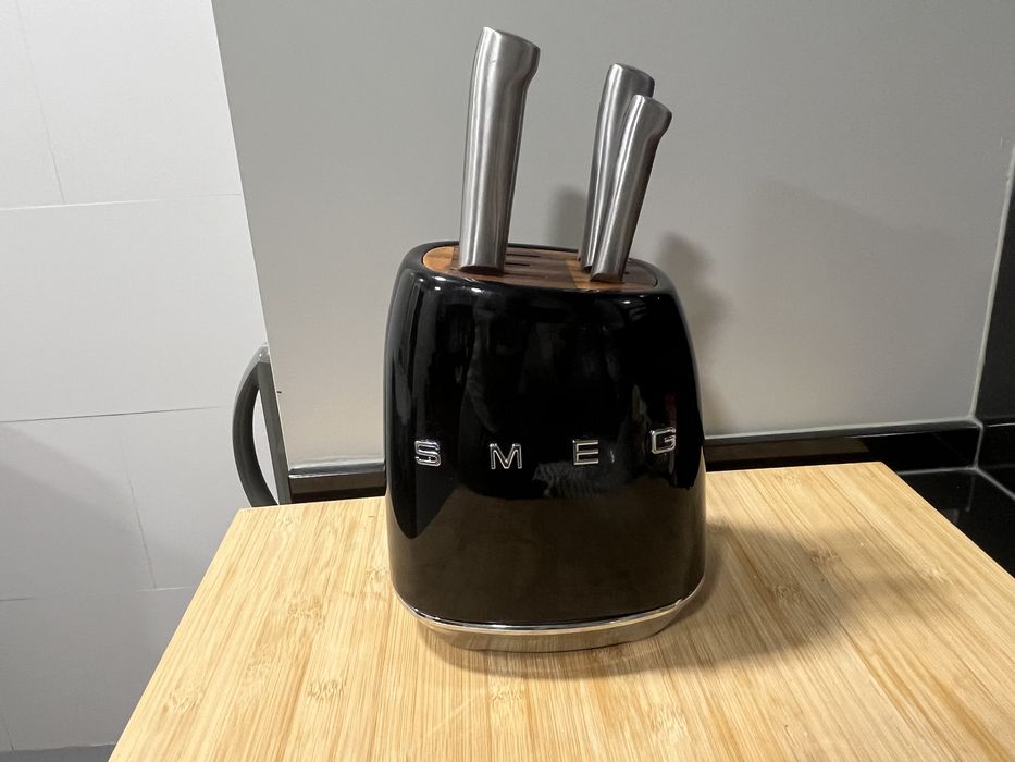 Vendo Bloco SMEG (6 facas) - NOVO!