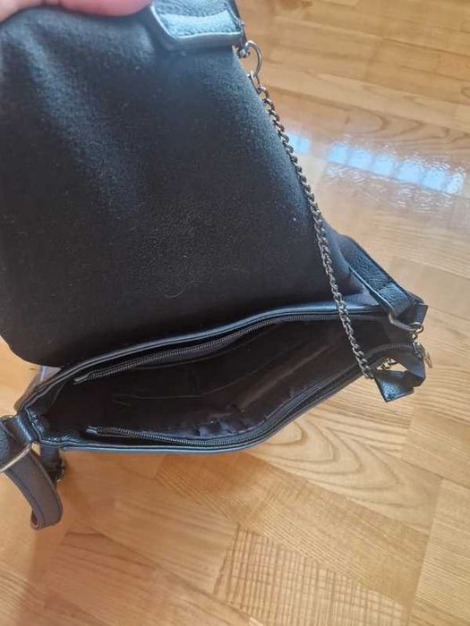 Torebka czarna z klapą na ramię 32 x 22
