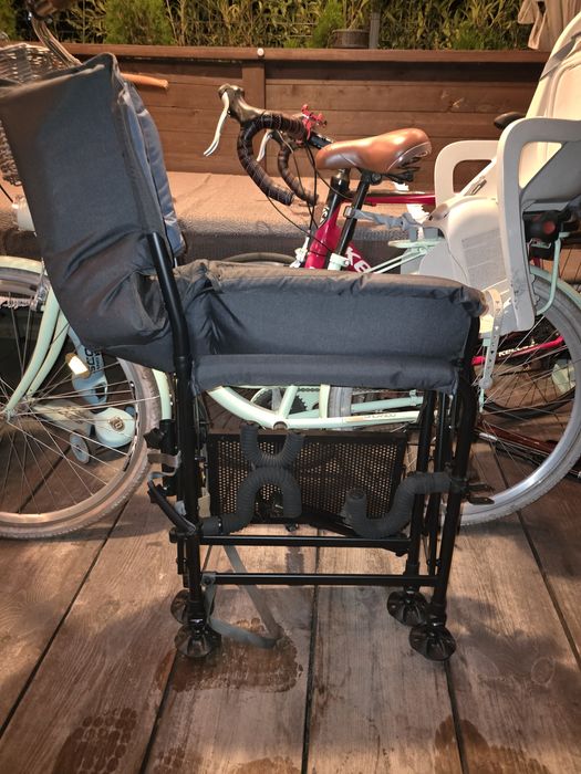 Fotel krzesło wędkarski Caperlan Essenseat 500 comfort z półka boczna