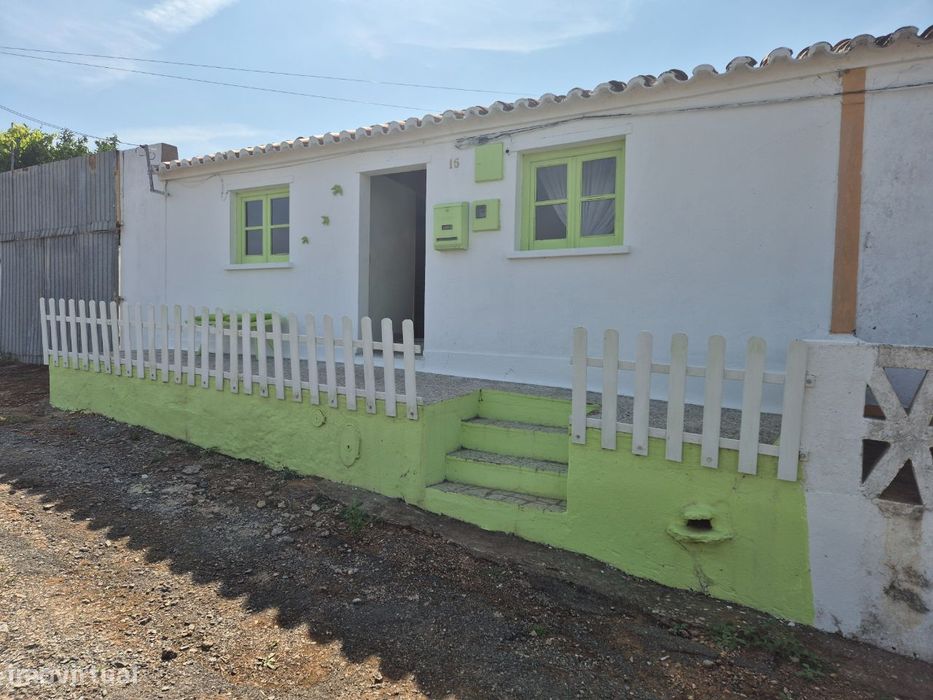 Moradia V3 com logradouro+ terreno para construção em Garvão-Ourique