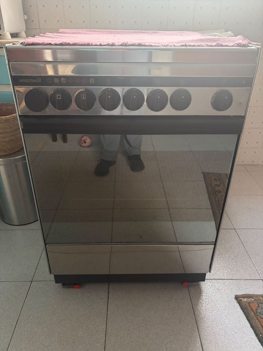 Fogão a gás com placa elétrica