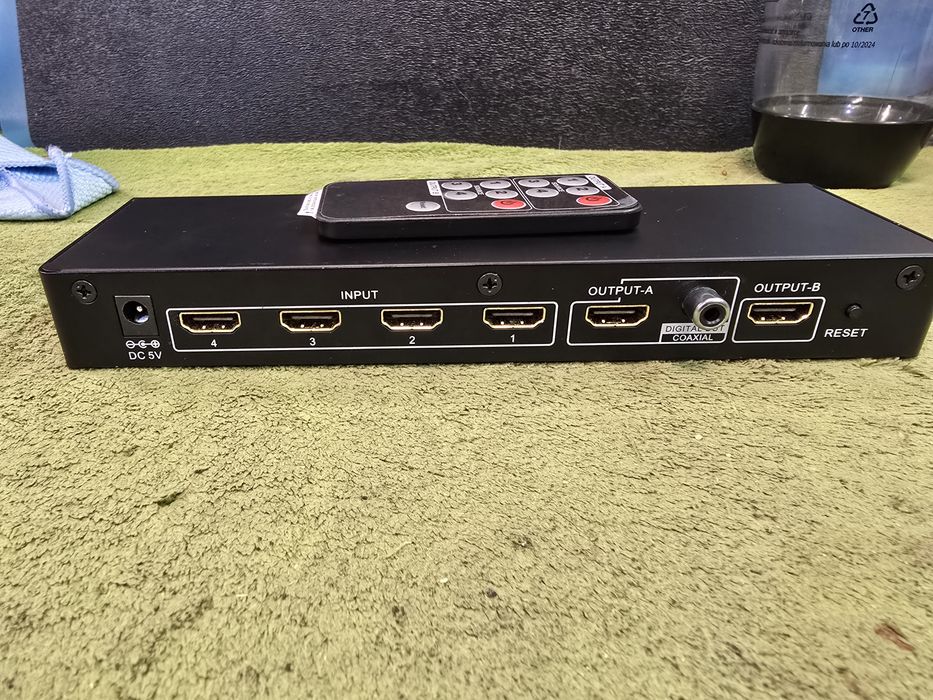 Rozdzielacz sygnału HDMI 4-2 + pilot nowy.