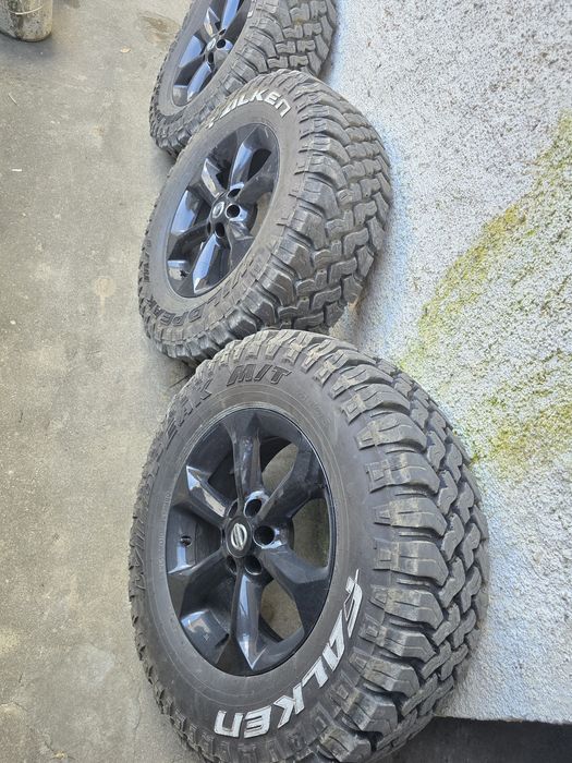 Pneus  e jantes 17  Nissan Navara D40