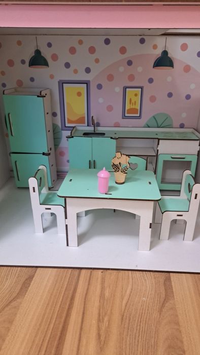 Ляльковий будинок з меблями