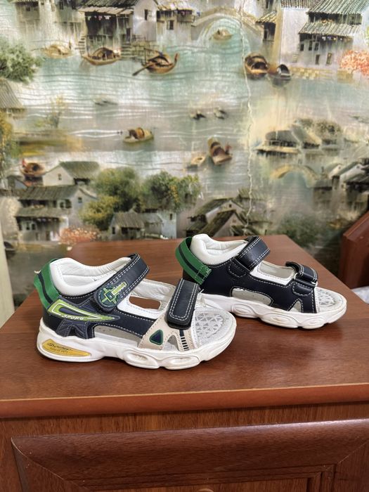 Продаю дитяче взутт б/у. Писати лише на ОЛК