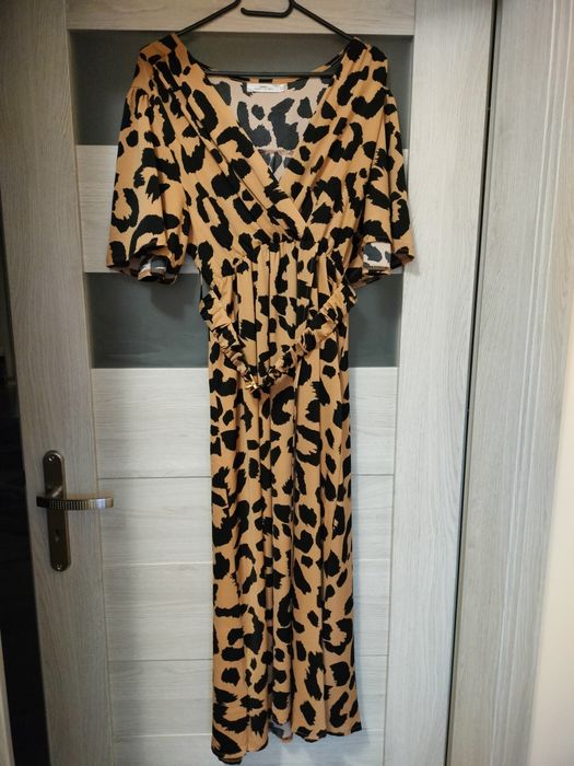 Sukienka panterka z rozcięciem xl