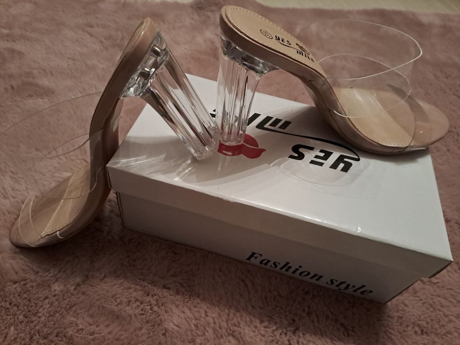 Klapki transparentne na obcasie rozm 39