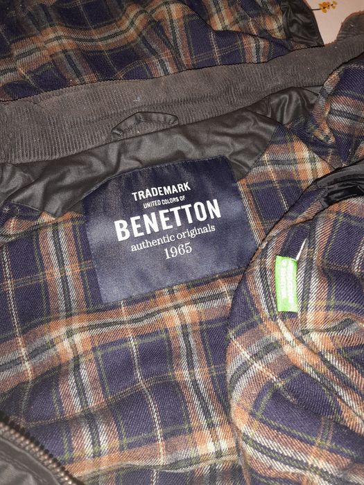 Kispo preto da Benneton com capuz removível  Tam S/M
