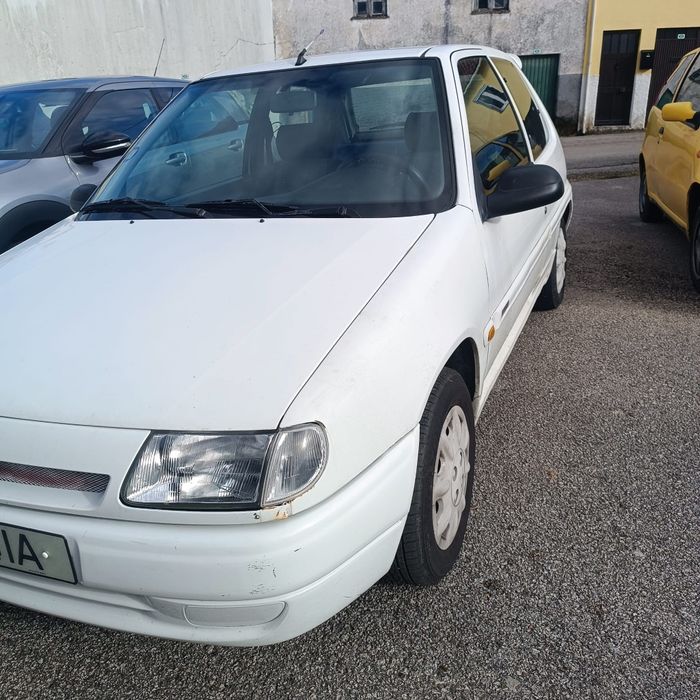Saxo 1.1 a gasolina