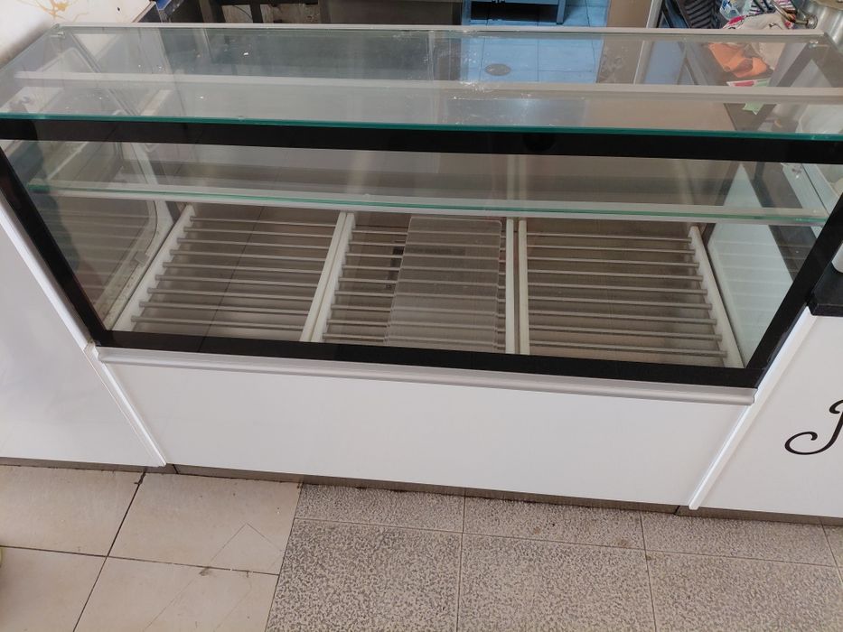 Balcão em inox com vitrine seca Indutel