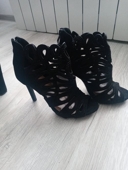 Buty na obcasie czarne