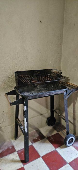 Churrasgueira com mesa