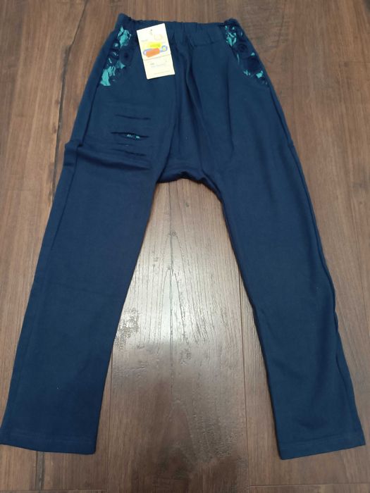 Spodnie dla dziewczynki w rozmiarze 122 Nowe