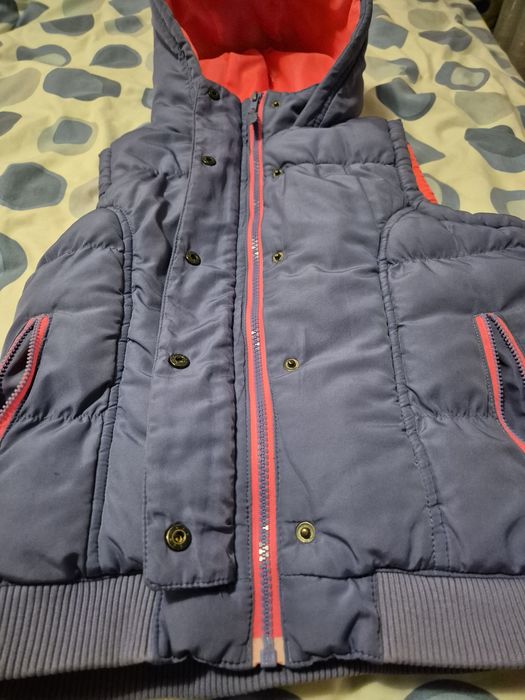 Безрукавка з капюшоном