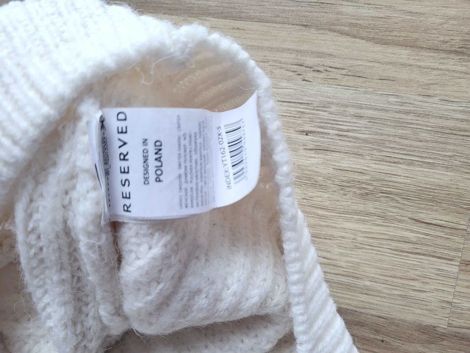 Kremowy sweter reserved