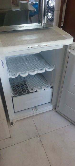 Arca vertical  indesit Alt. 82cm Larg. 55cm Profund. 58cm faço entrega domicílio