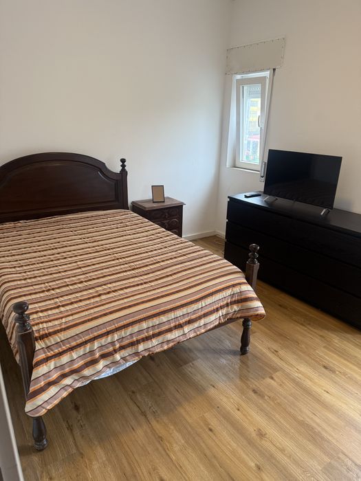 Arrendo quarto com varanda