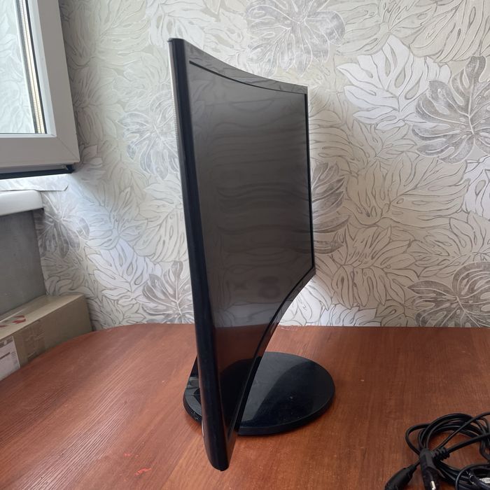 Продам вигнутий монітор samsung 24 дюйма