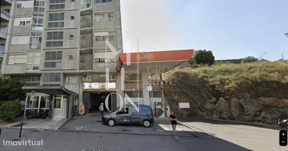 Garagem para venda na Avenida Fernão Magalhães Porto